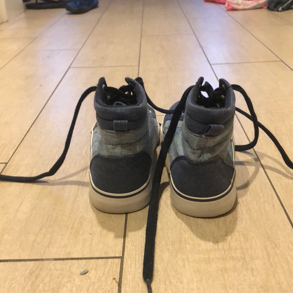 Shoes - Picture 3 of 5